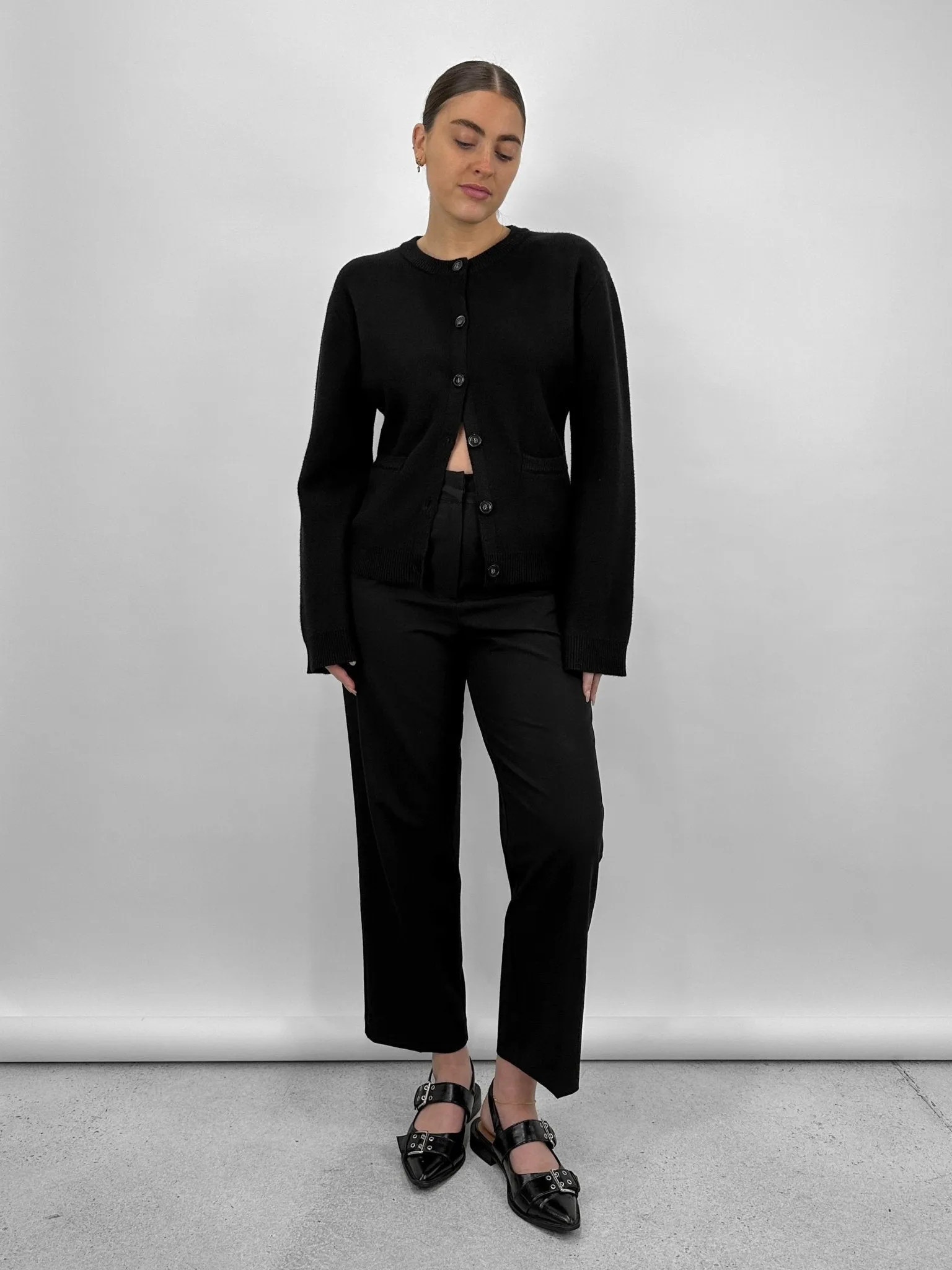 Button Down Knit Cardigan with Slight Silhouette
