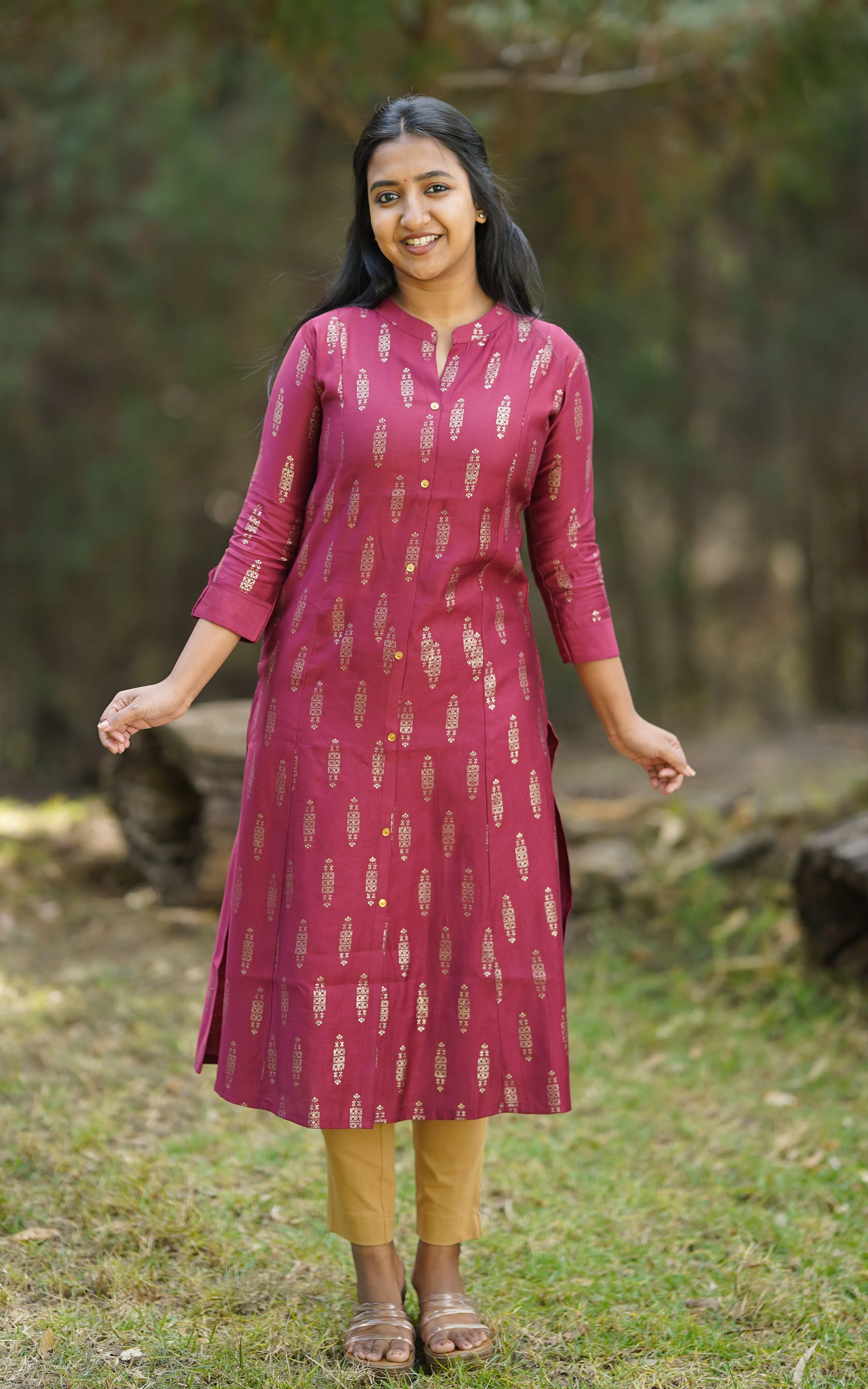 Idhazhini Maroon