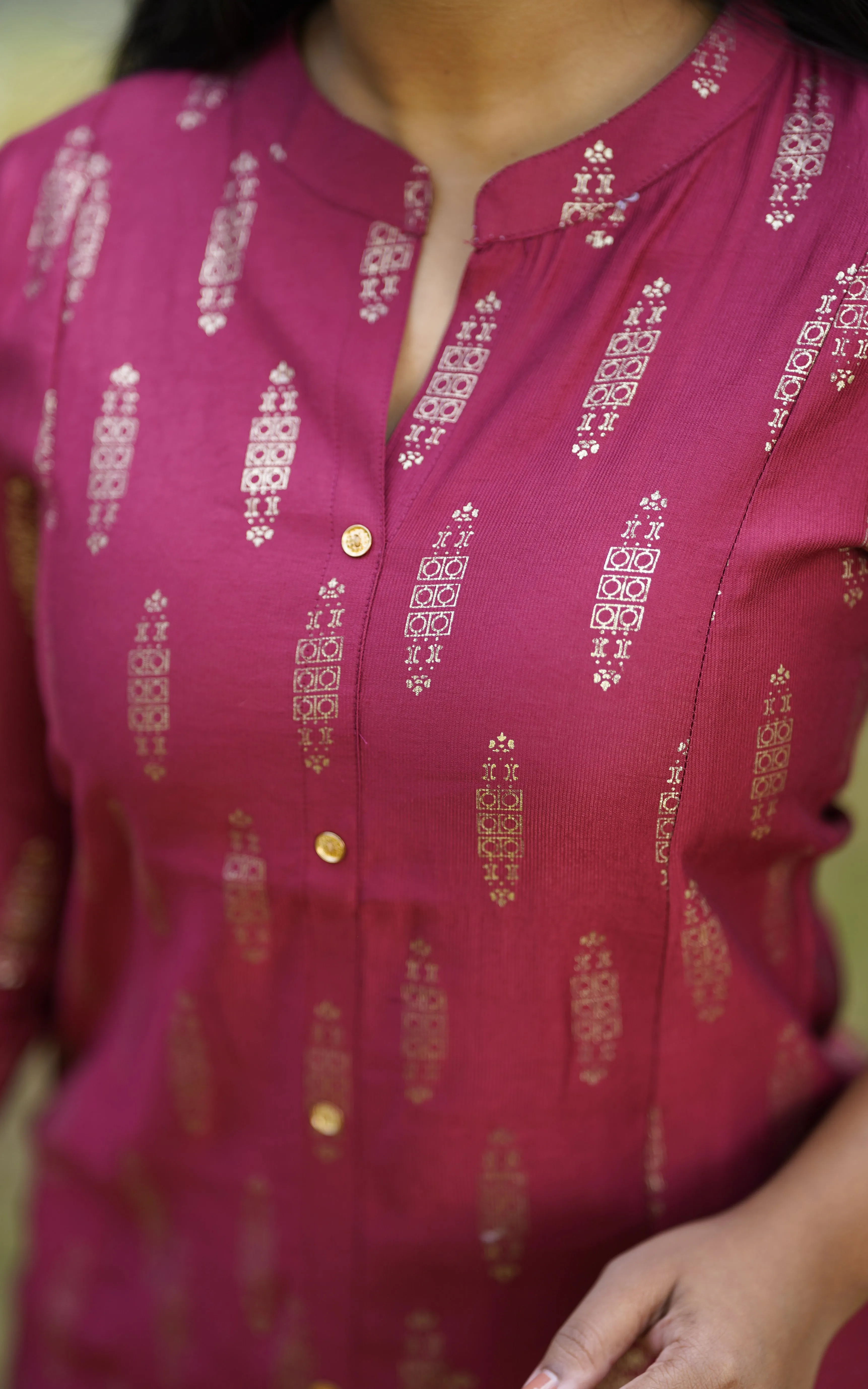 Idhazhini Maroon