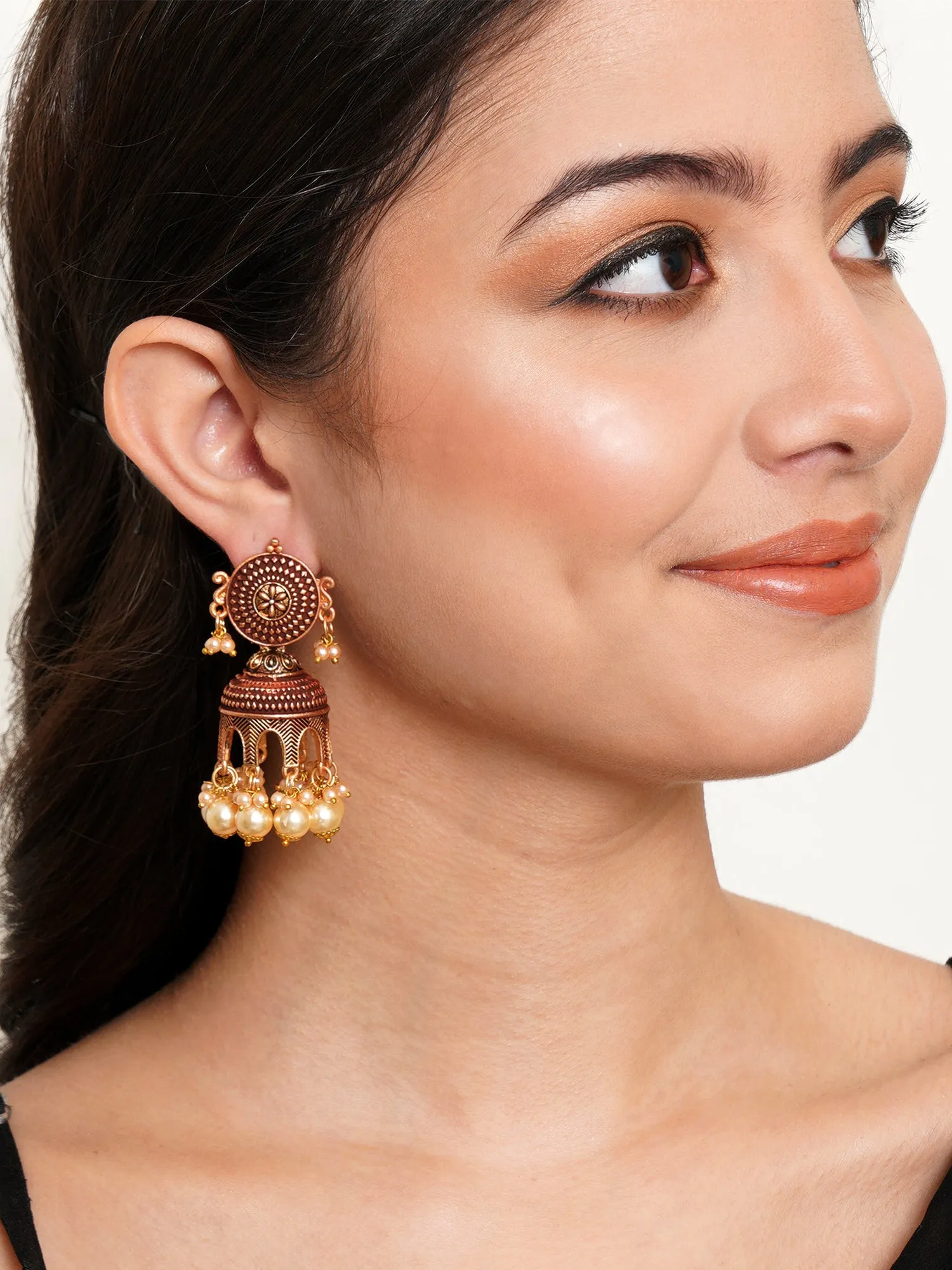 Karatcart Antique Gold Plated Maroon Tomb Style with Golden Pearl Jhumki Earrings for Women