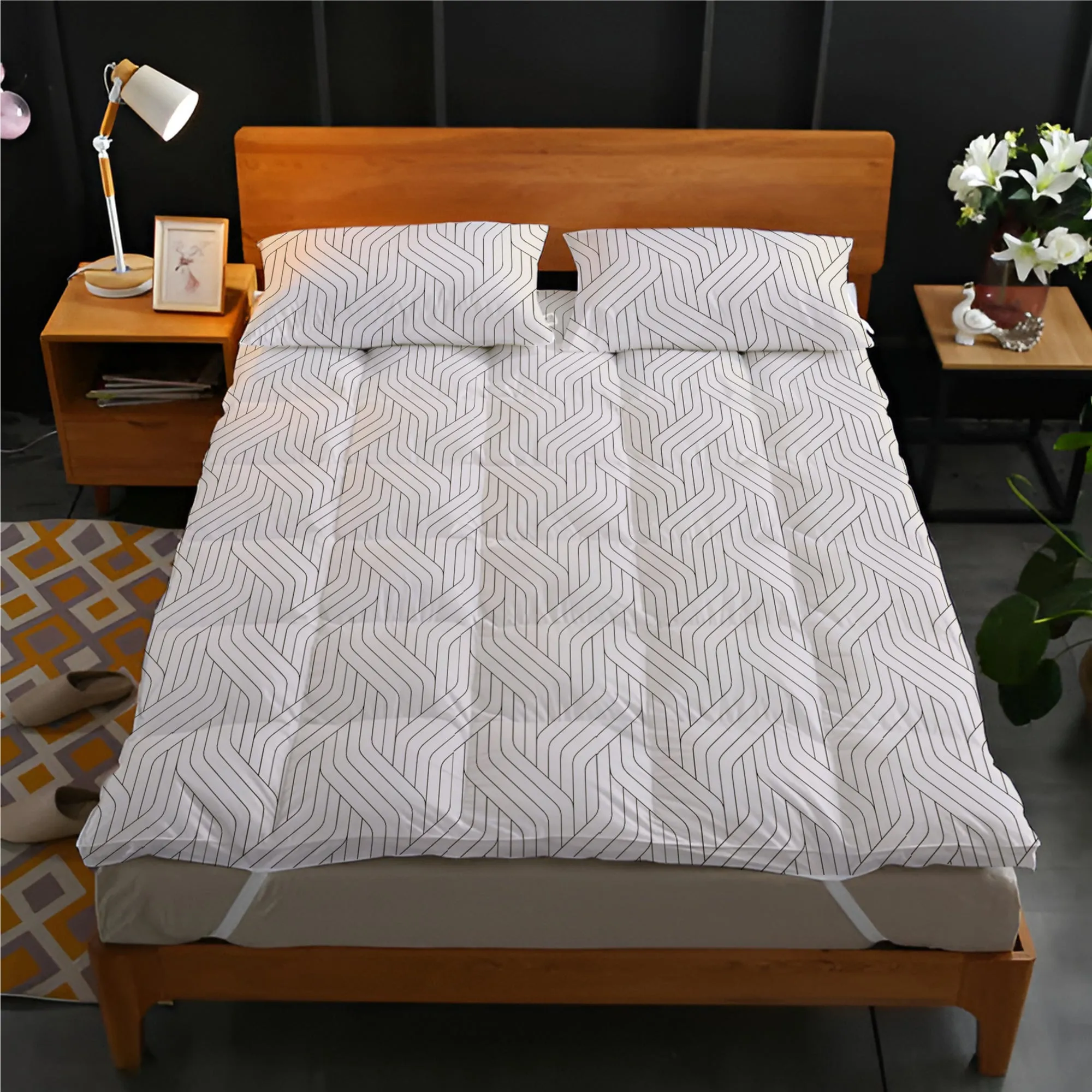 Off-White And Black Geometric Mattress Topper with 2 Pillow Cover - 120x200 8cm